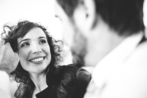 fotos postboda en la playa de barcelona
