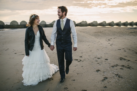 fotos postboda en la playa de barcelona