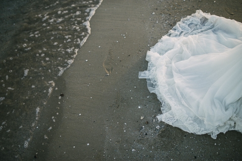 fotos postboda en la playa de barcelona