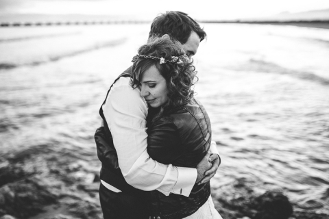 fotos postboda en la playa de barcelona
