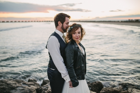 fotos postboda en la playa de barcelona