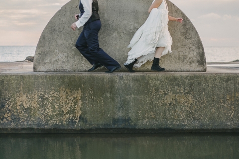 fotos postboda en la playa de barcelona