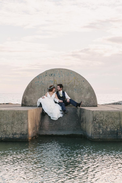 fotos postboda en la playa de barcelona